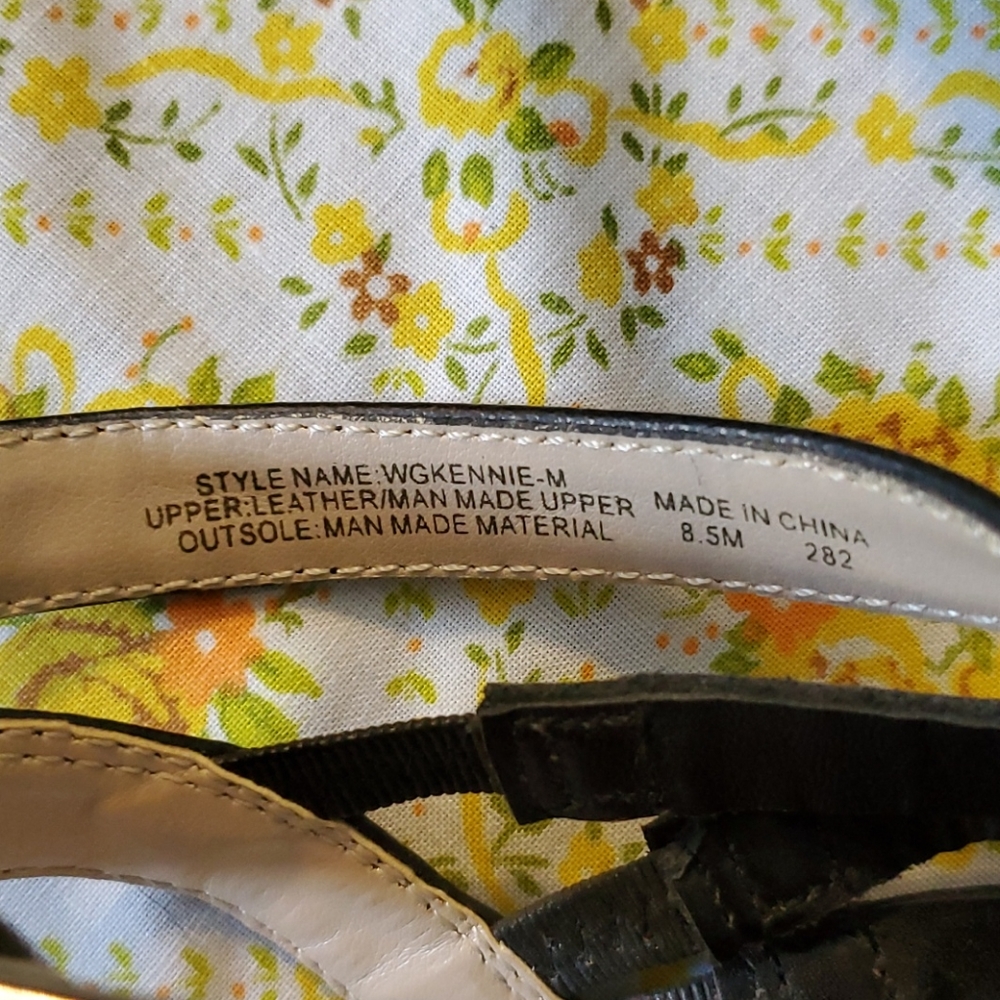 Guess Heels - Picture 6 of 7